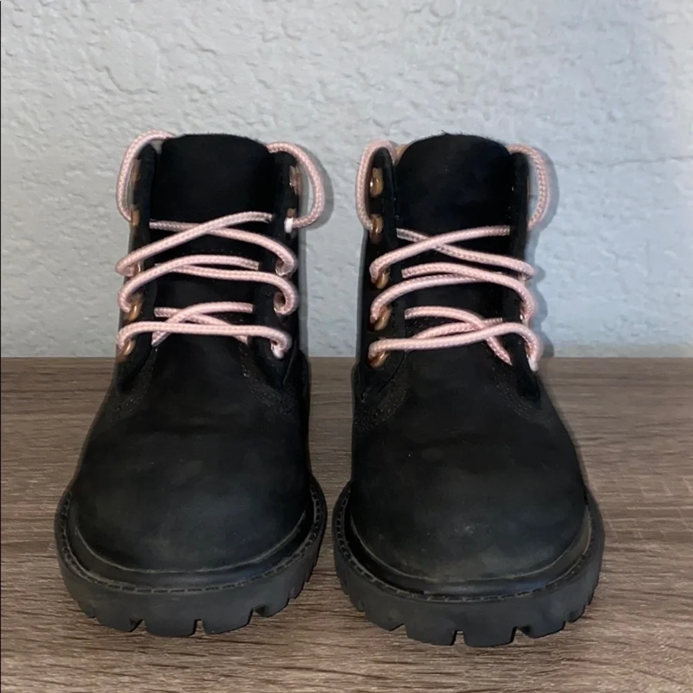 Timberland boots black with pink sz 7